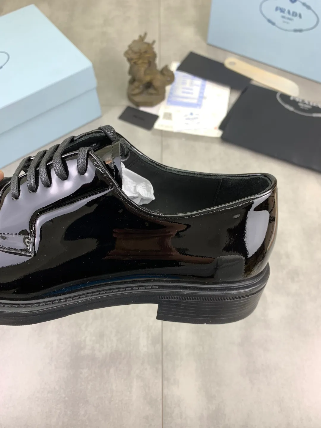 Men's Men's Shoes💰P640💰[New Style] High Quality Water-dyed Niuli 🆘[PRADA] Prada's latest casual business leather shoes for men! Listed simultaneously! The fabric is made of specially imported original calfskin, and the interior is made of imported water-dyed cowhide. It is absolutely luxurious and leads the fashion trend. High-end combination rubber outsole, size: 38-44 (45 and 46 can be customized) 3️⃣ colors available